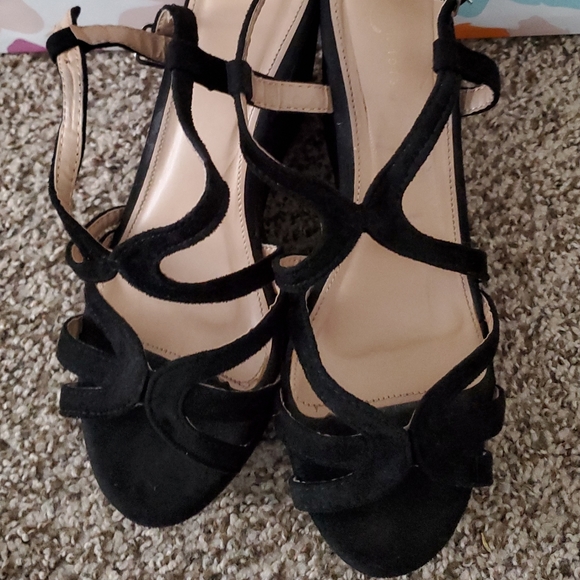Black strapped heels - Picture 2 of 3